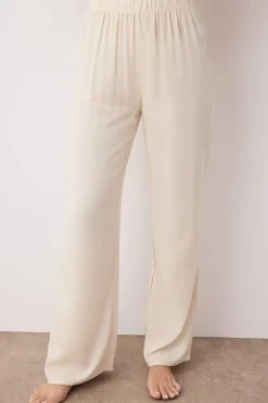 Trendyol Conjunto pijama camisero viscosa ribetes y lazo marfil