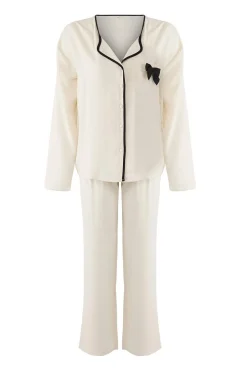 Trendyol Conjunto pijama camisero viscosa ribetes y lazo marfil
