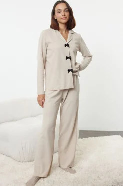 Trendyol Conjunto pijama camisero punto con lazos beige Outlet