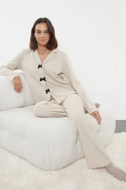 Trendyol Conjunto pijama camisero punto con lazos beige Outlet