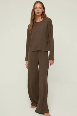 Trendyol Conjunto pijama largo invierno marrón marr&oacute;n