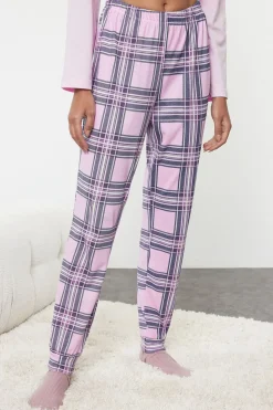 Trendyol Conjunto pijama Navidad cuadros rosa estampado