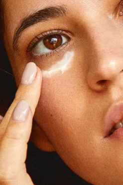 Salad Code Contorno de ojos revitalizador beige Hot