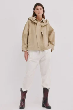 Hoss Intropia Daniela. Gabardina corta Marfil Sale