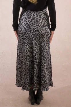 Molly Bracken Falda larga satinada con estampado Gris New