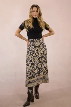 Molly Bracken Falda larga satinada con estampado Multicolor Best