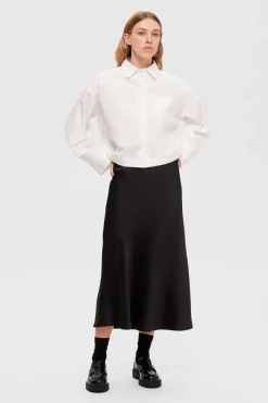 Selected Falda midi fluida confeccionada con materiales reciclados. Negro Hot