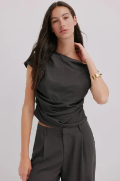 Hoss Intropia Gisèle. Top asimétrico Gris Discount
