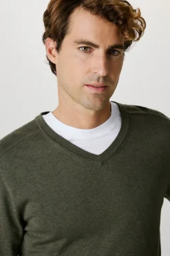 Selected Jersey de cuello V confeccionado con algodón orgánico. Regular Fit. Verde Hot