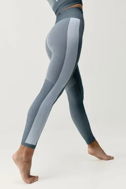 Born Living Yoga Legging deportivo Athena gris/blanco estampado