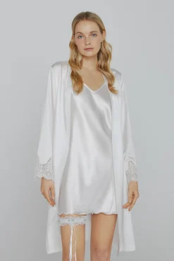 Ivette Bridal Liga encaje detalle flor marfil