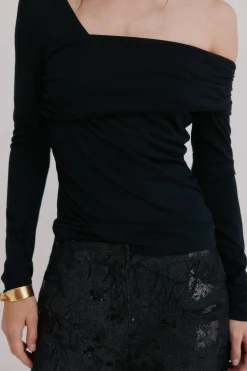 Hoss Intropia Magnolia. Top escote asimétrico Negro New