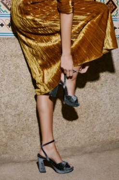 Hoss Intropia Maia. Sandalia tacón terciopelo Gris Outlet