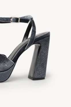 Hoss Intropia Maia. Sandalia tacón terciopelo Gris Outlet