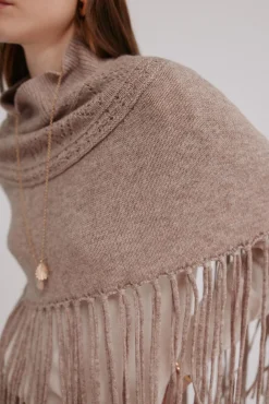 Hoss Intropia Marta. Capa flecos de tricot Beige