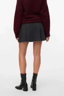 Vero Moda Mini falda de tablas Gris oscuro Hot