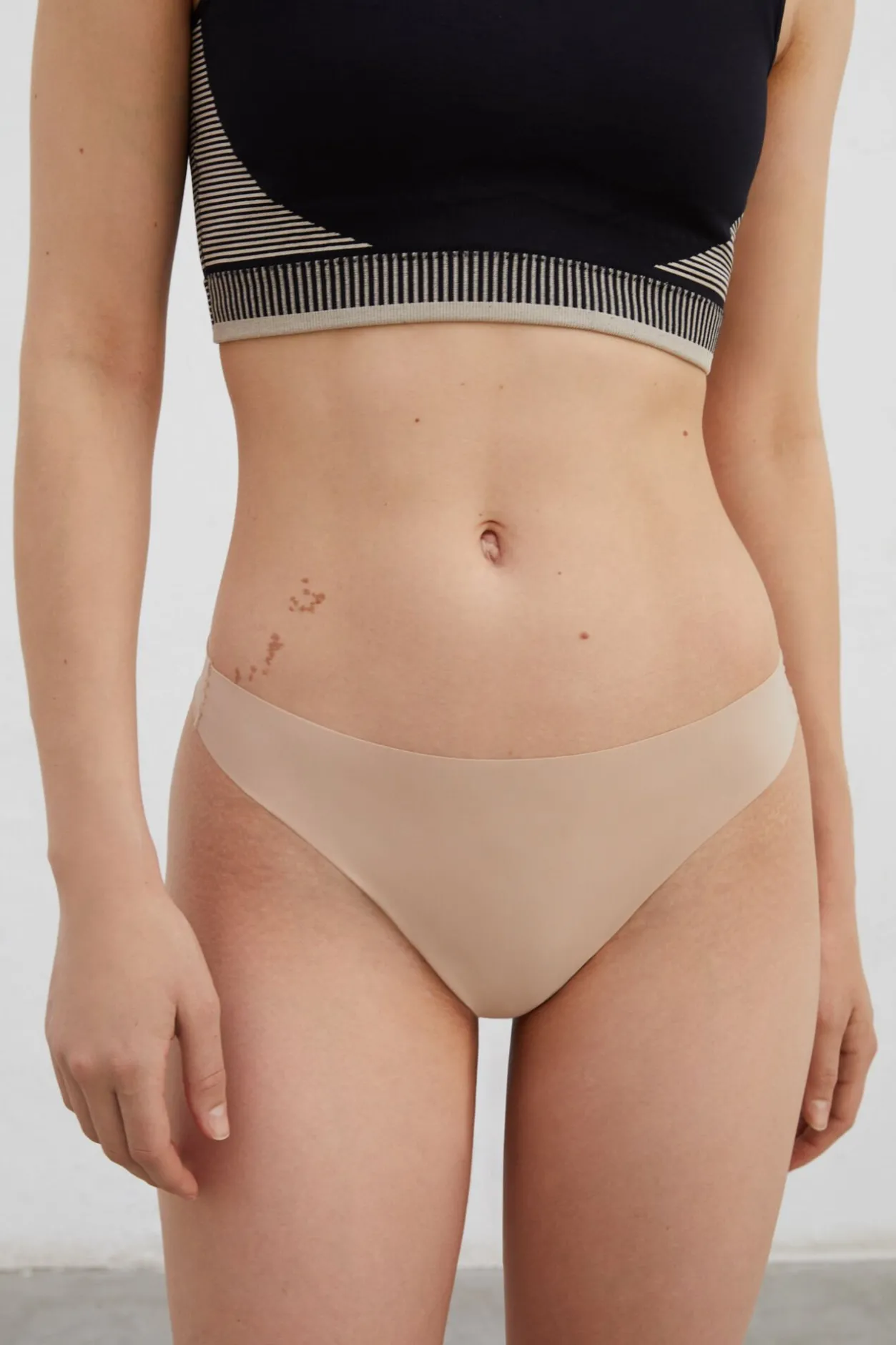 Dash and Stars Pack 2 tangas laser cut nude Online