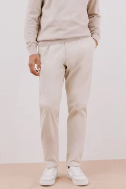 Cortefiel Pantalón chino confort tapered fit Marfil Hot