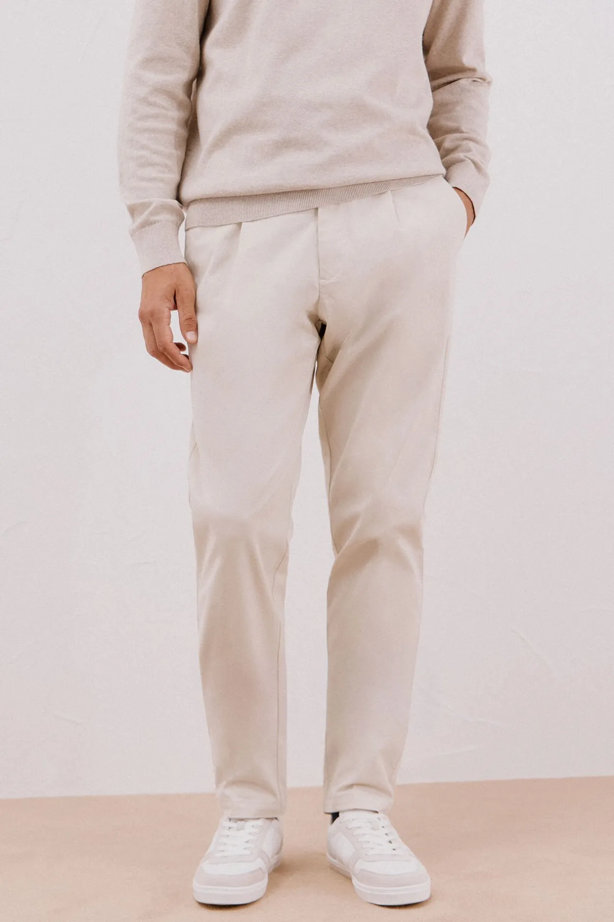 Cortefiel Pantalón chino confort tapered fit Marfil Hot