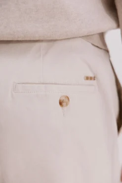 Cortefiel Pantalón chino confort tapered fit Marfil Hot