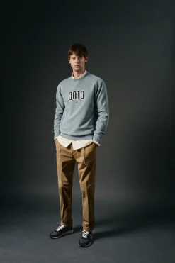 OOTO Pantalón chino pinzas Marr&oacute;n Clearance