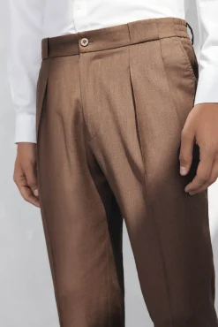 Pedro del Hierro Pantalón chino pinzas regular fit Marr&oacute;n Best