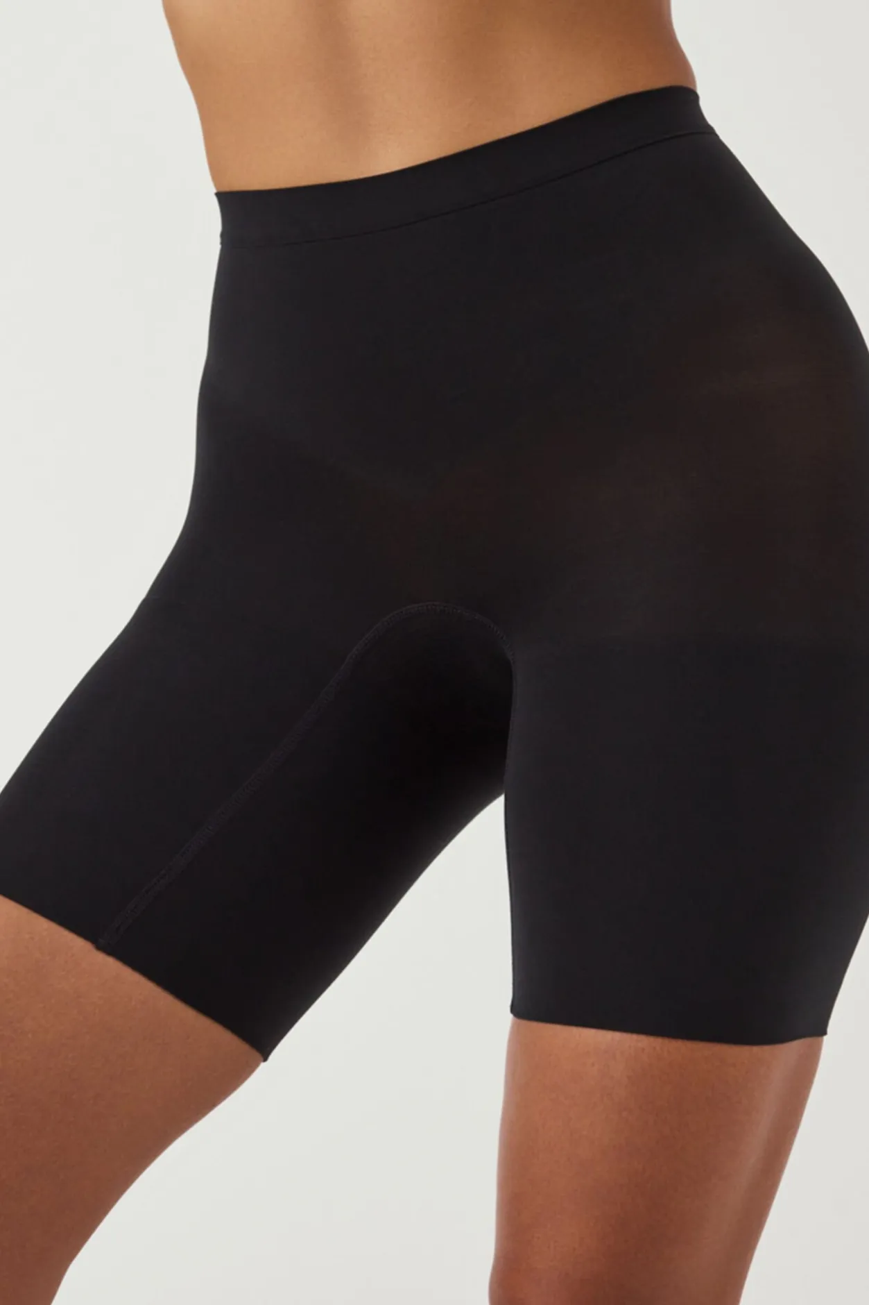 Spanx Pantalón corto a media pierna compresion media nude negro Hot
