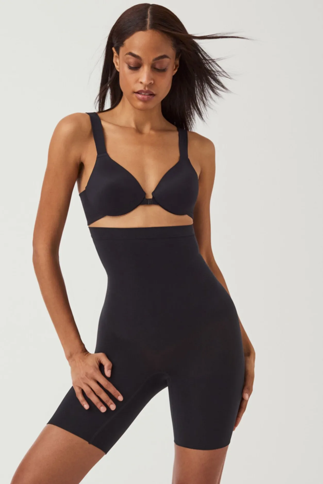 Spanx Pantalón corto a media pierna de talle alto nude. negro New