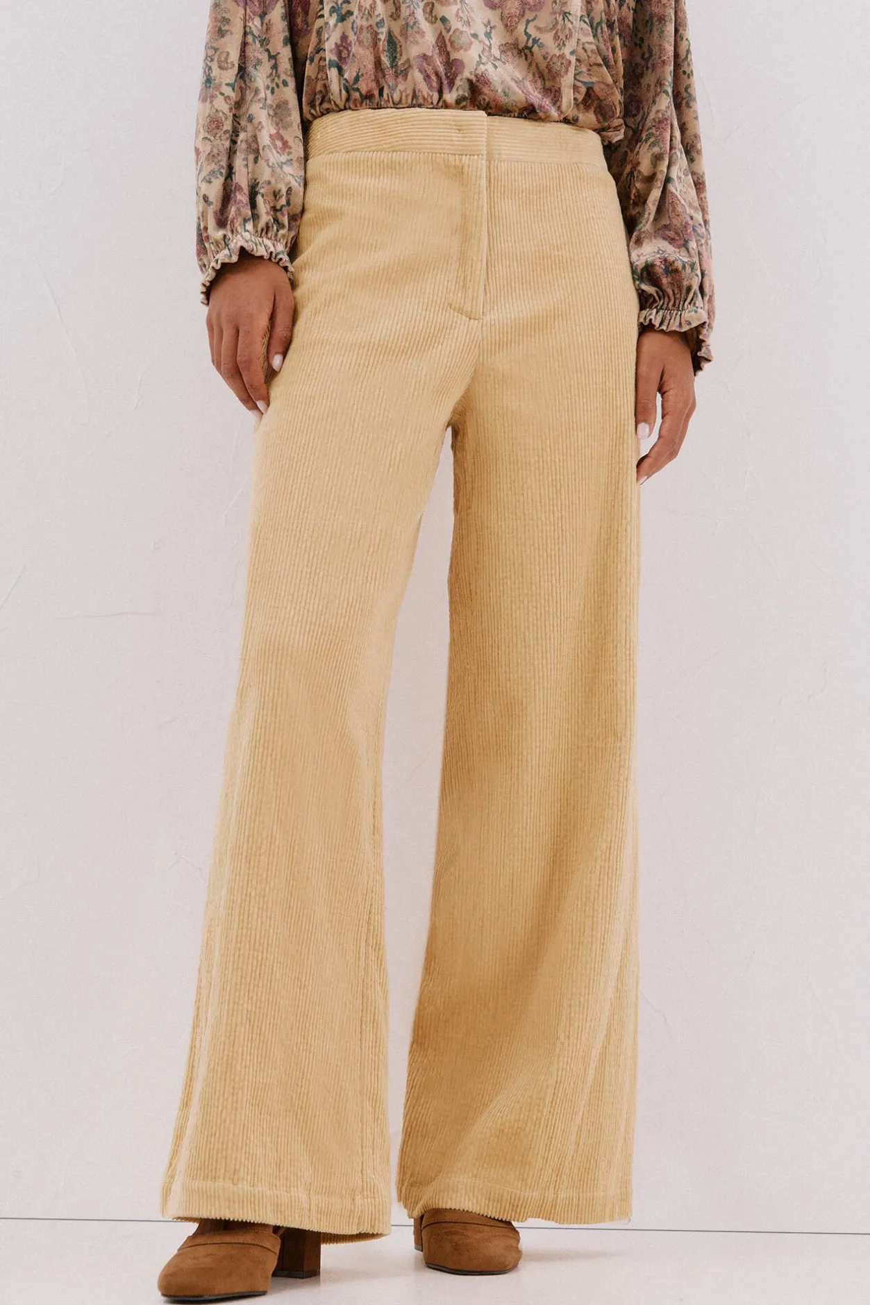 Cortefiel Pantalón de mujer ancho de pana Amarillo Sale