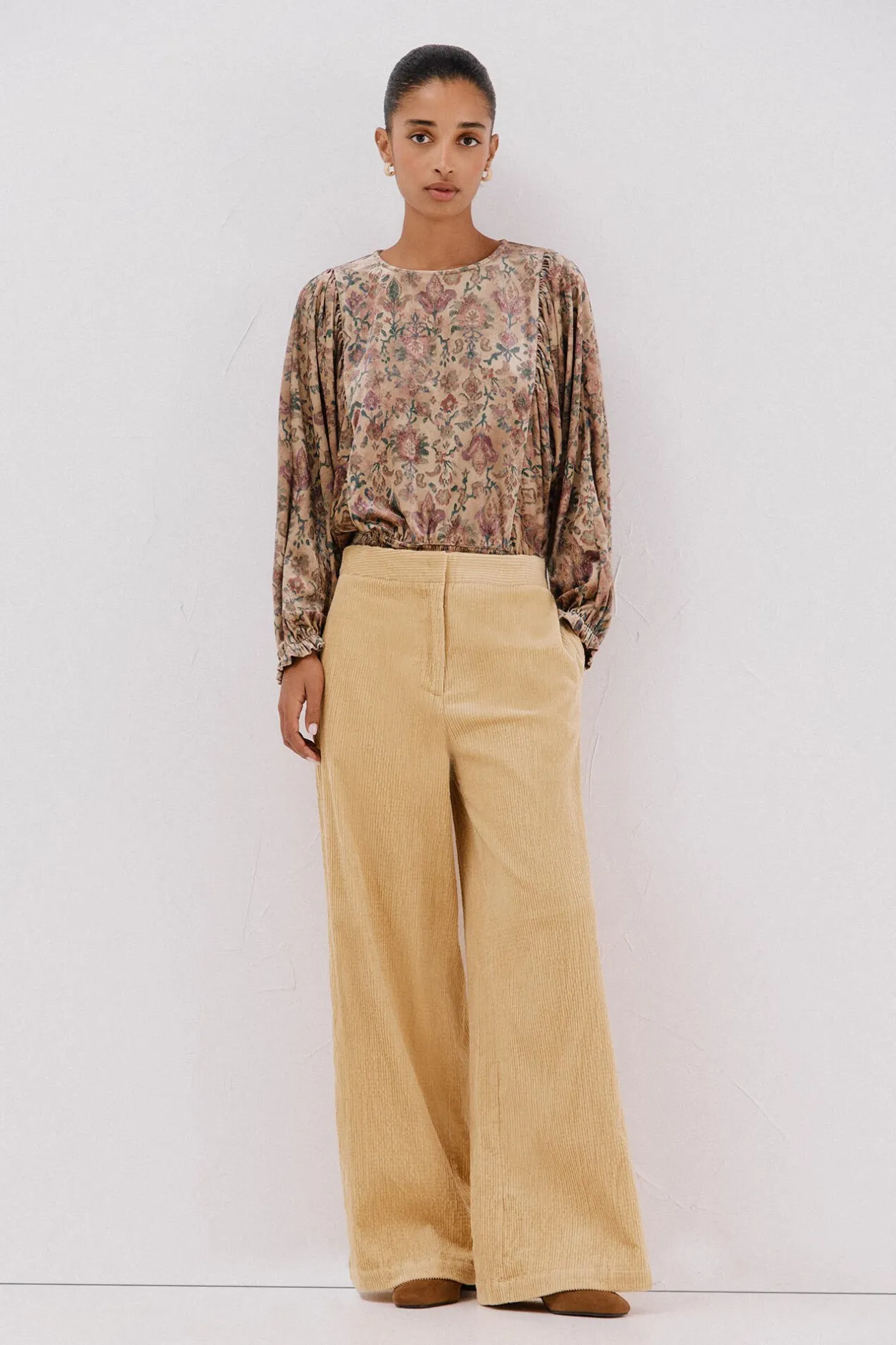 Cortefiel Pantalón de mujer ancho de pana Amarillo Sale