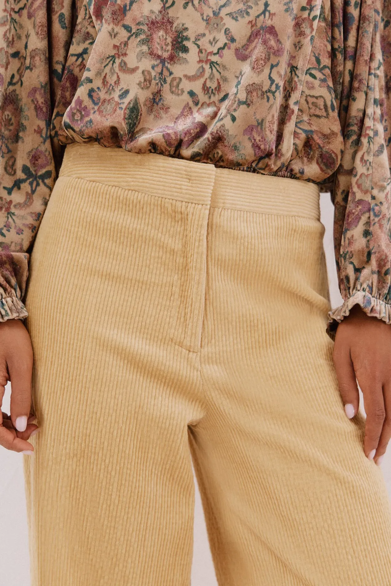 Cortefiel Pantalón de mujer ancho de pana Amarillo Sale