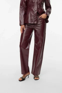 Vero Moda Pantalón encerado efecto brillo Granate Outlet