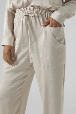 Vero Moda Pantalón pitillo efecto satinado Beige Discount