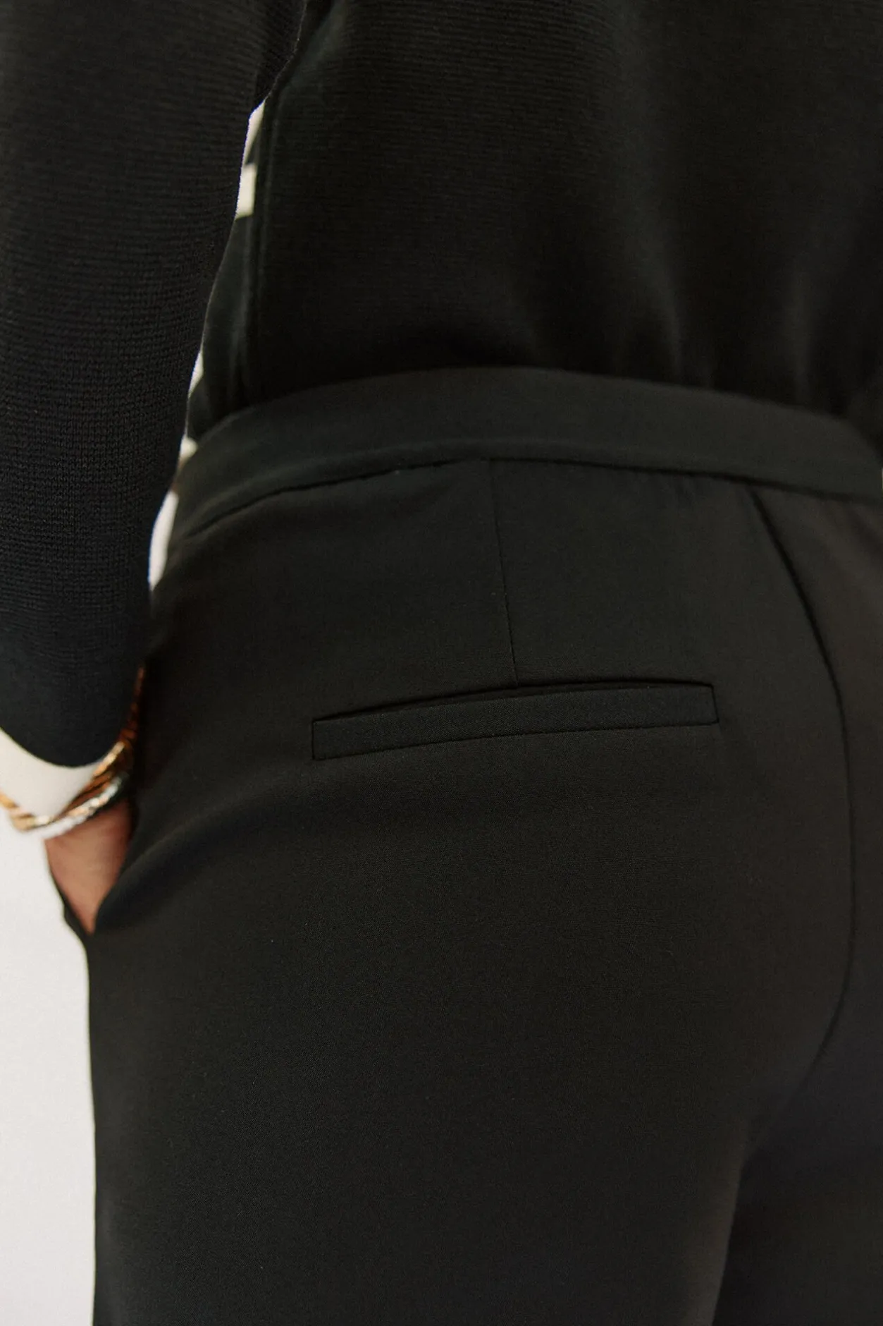 Cortefiel Pantalón recto con goma en la espalda Negro