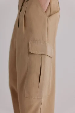 Hoss Intropia Piera. Pantalón cargo Marfil New