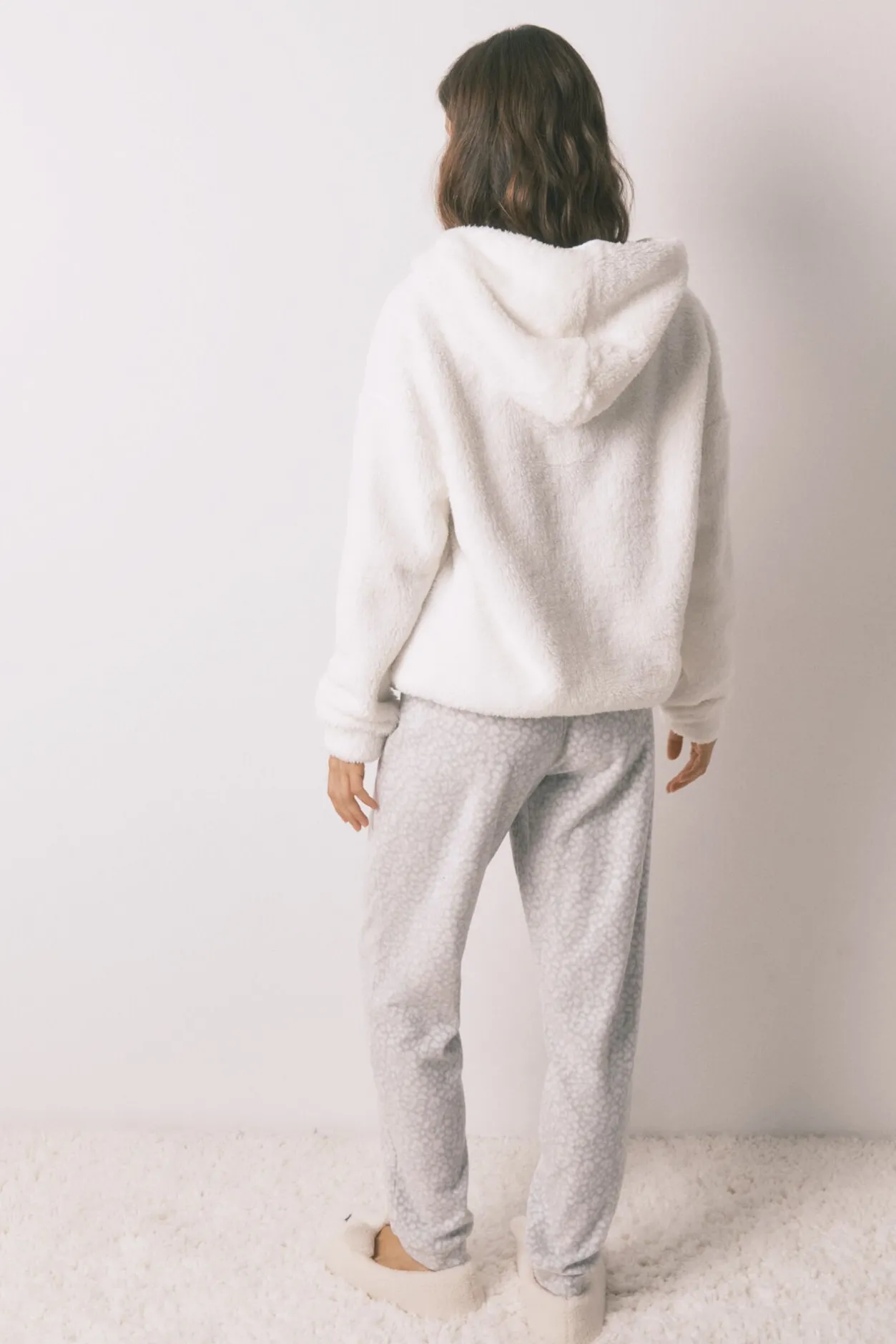 Women'secret Pijama largo polar estampado animal Miffy blanco