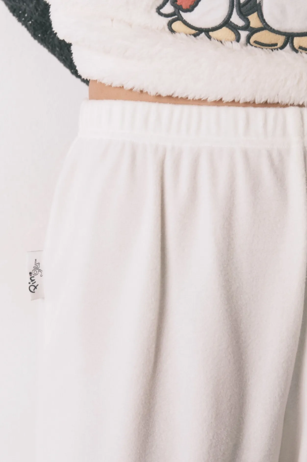 Women'secret Pijama largo polar pelo suave bordado Pingu gris New