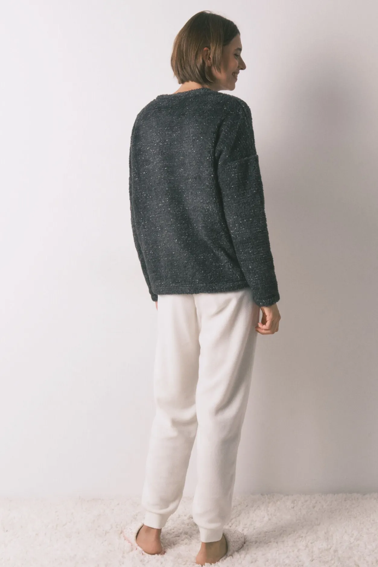 Women'secret Pijama largo polar pelo suave bordado Pingu gris New