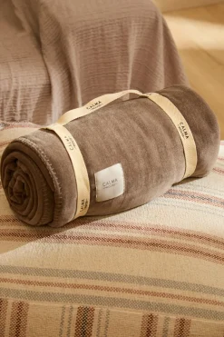 Calma House Plaid calentito con pespunte marrón Adel marr&oacute;n New