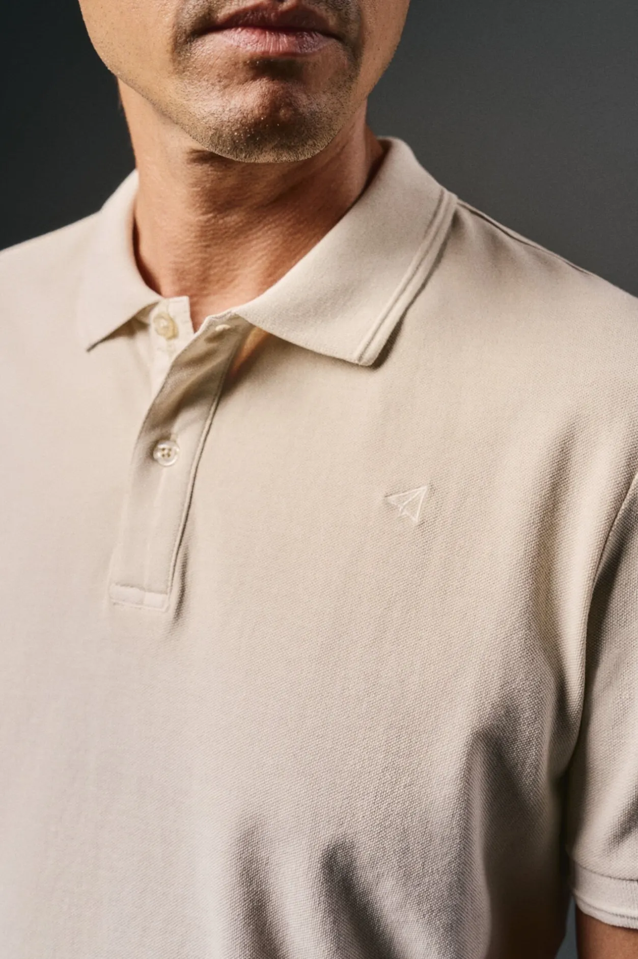 OOTO Polo piqué lavado bordado avión Beige