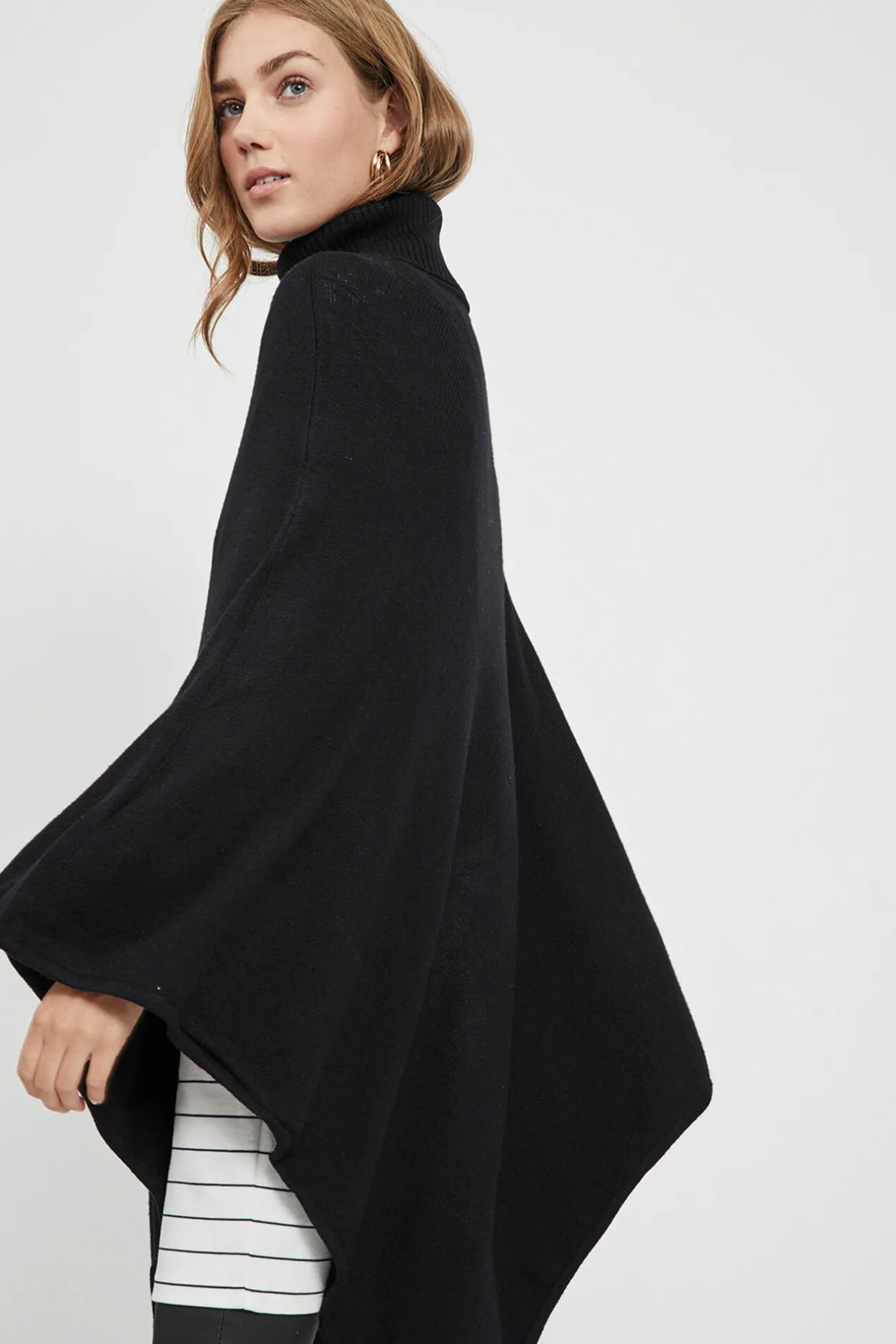 Vila Poncho de punto con cuello vuelto Negro Best