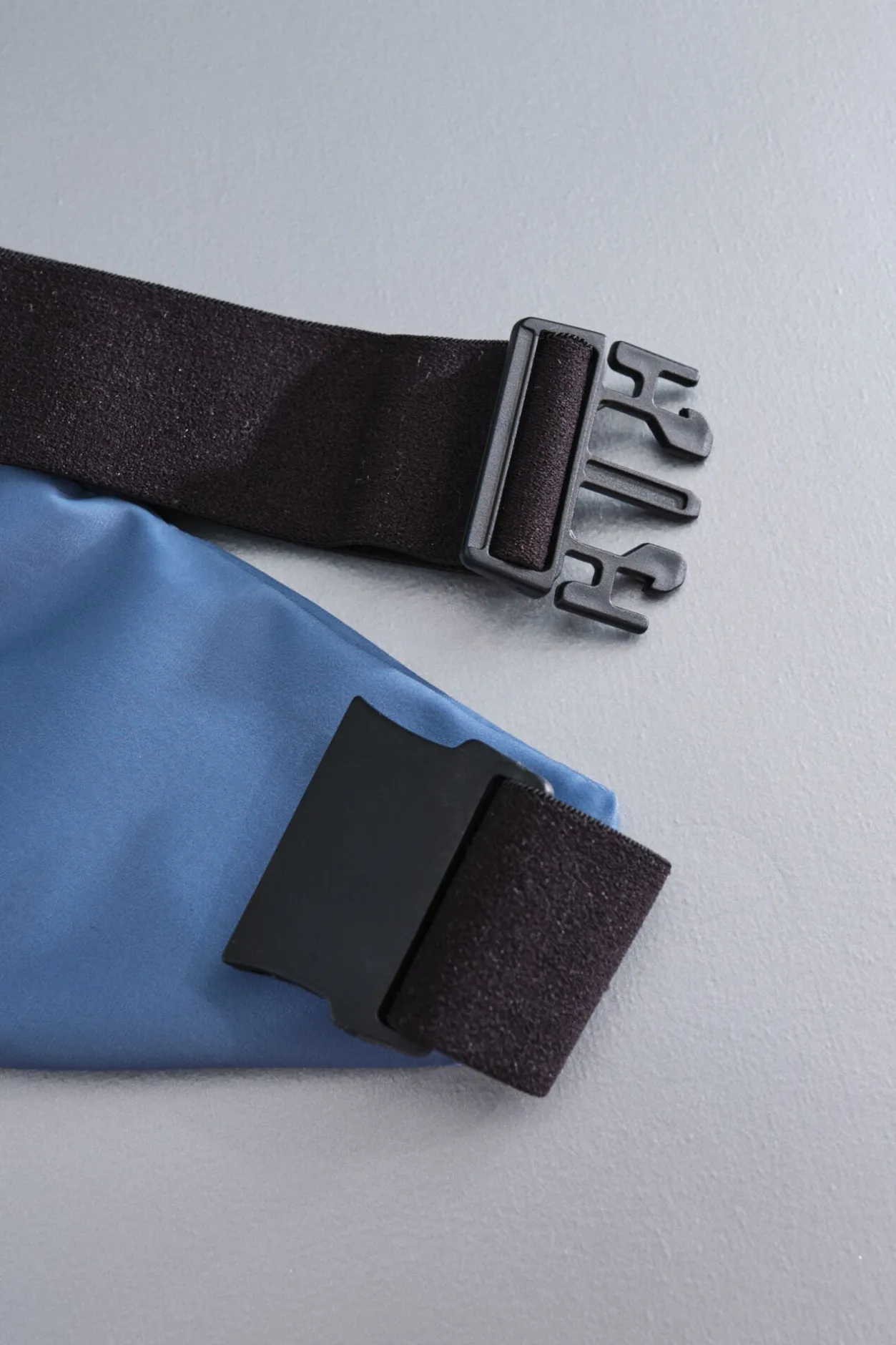 Dash and Stars Riñonera metalizado azul Outlet