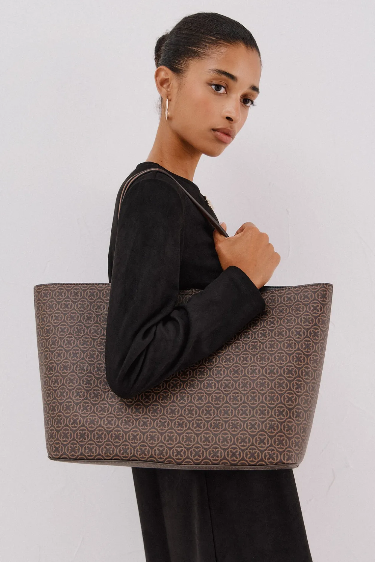 Cortefiel Shopper monogram Estampado marrón Hot