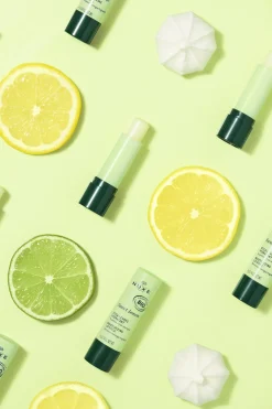 Nuxe Stick labial hidratante con fragancia de merengue de limón Verde Clearance