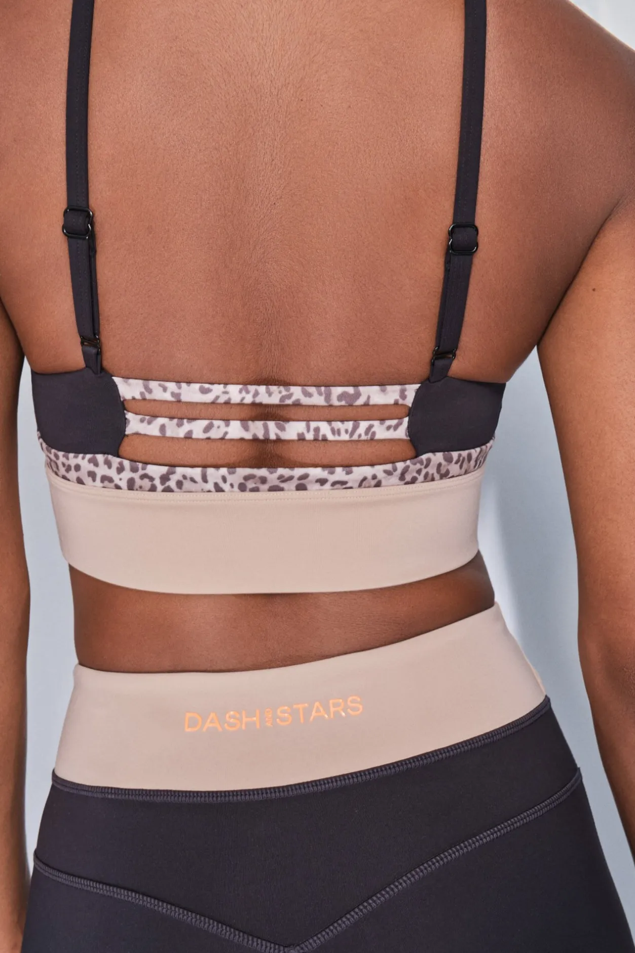 Dash and Stars Sujetador deportivo 4D STRETCH animal print negro Outlet