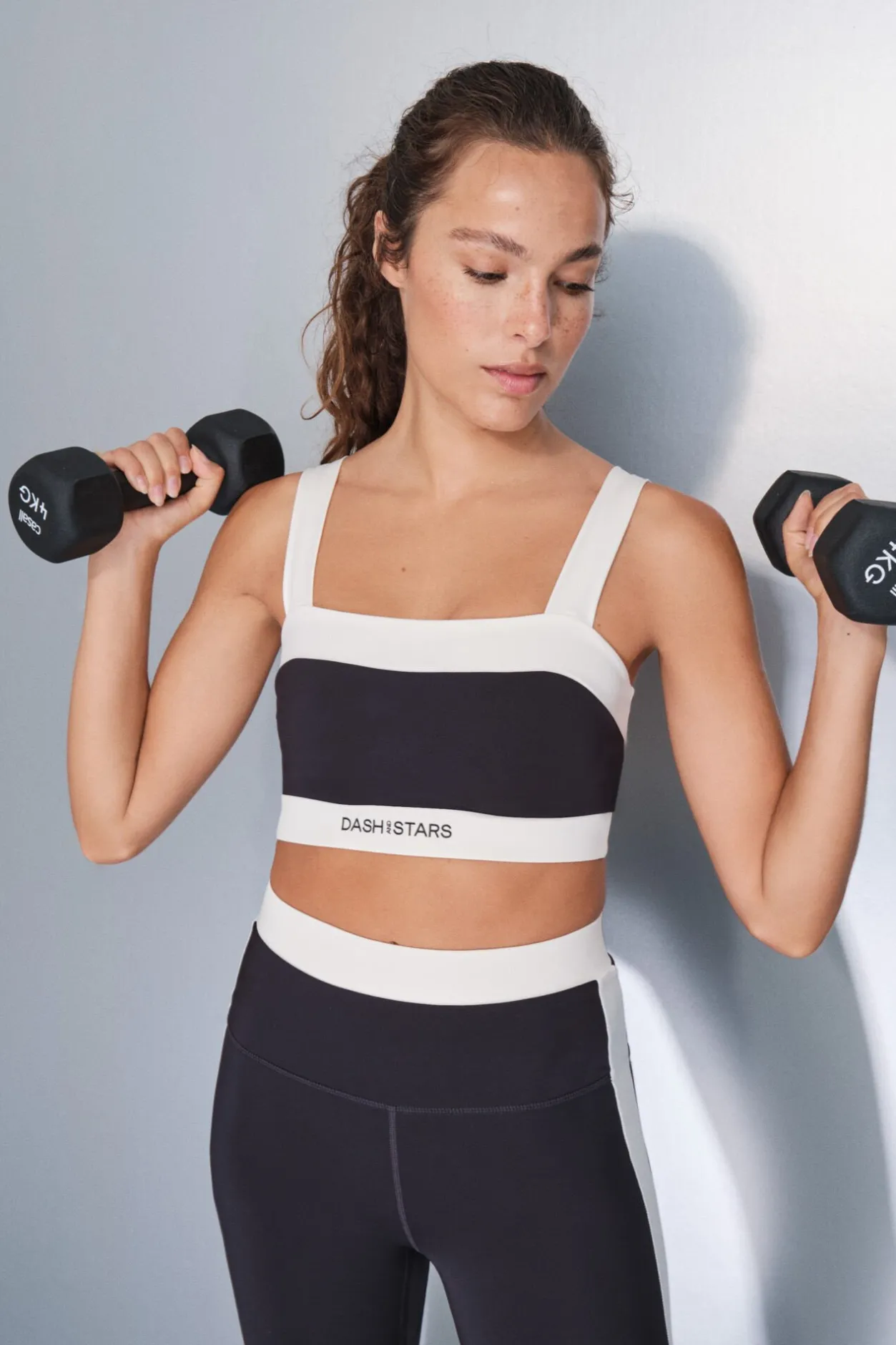 Dash and Stars Sujetador deportivo 4D Stretch bandeau blanco y negro Outlet