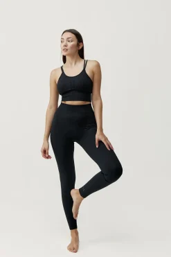 Born Living Yoga Sujetador top deportivo India negro Clearance
