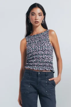 Springfield Top ajustado florecitas negro Hot