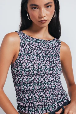 Springfield Top ajustado florecitas negro Hot