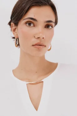 Cortefiel Top pieza dorada escote Blanco Hot